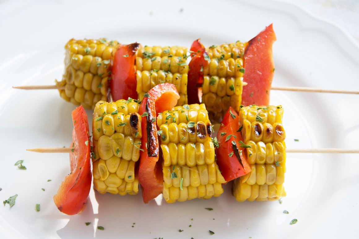 Zuckermaisspieß mit Paprika