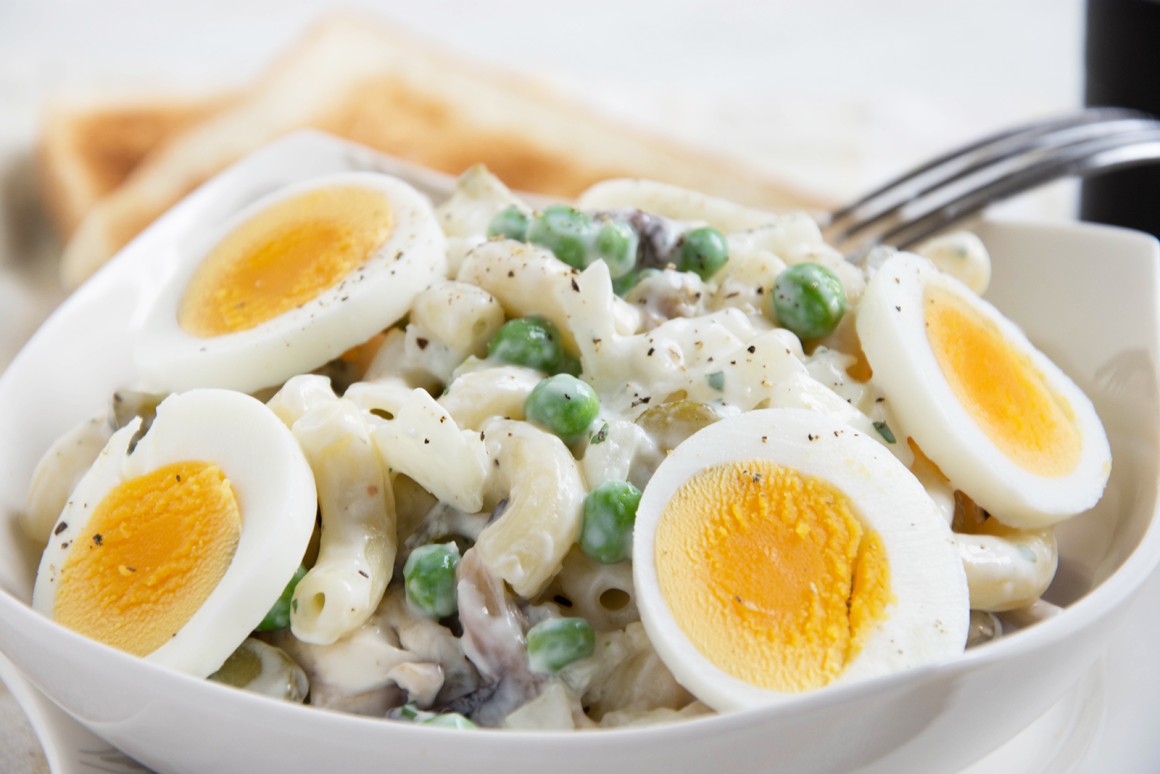 Nudelsalat mit Erbsen und Ei - Rezept