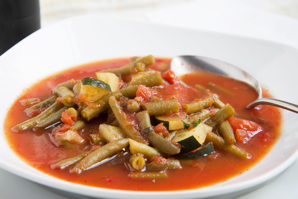 Grüne Bohnensuppe mit Tomaten-Rezept