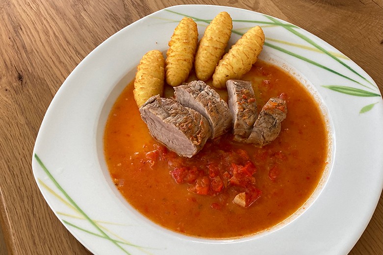 Schweinefilet mit Paprikasauce