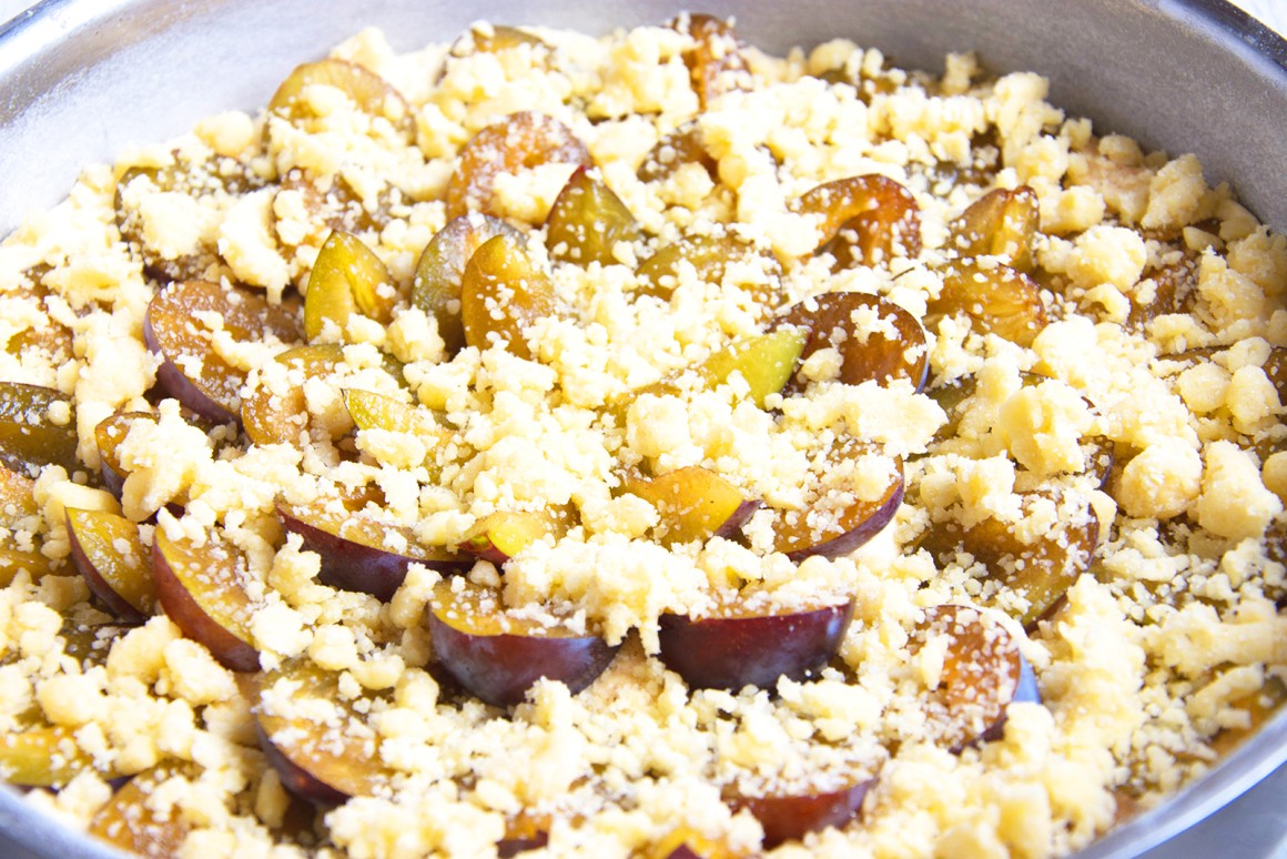 Pflaumendessert mit Mandelstreusel