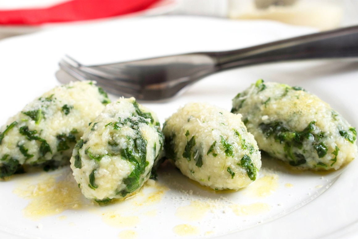 Spinat-Nocken in Kerbel-Knoblauch-Butter