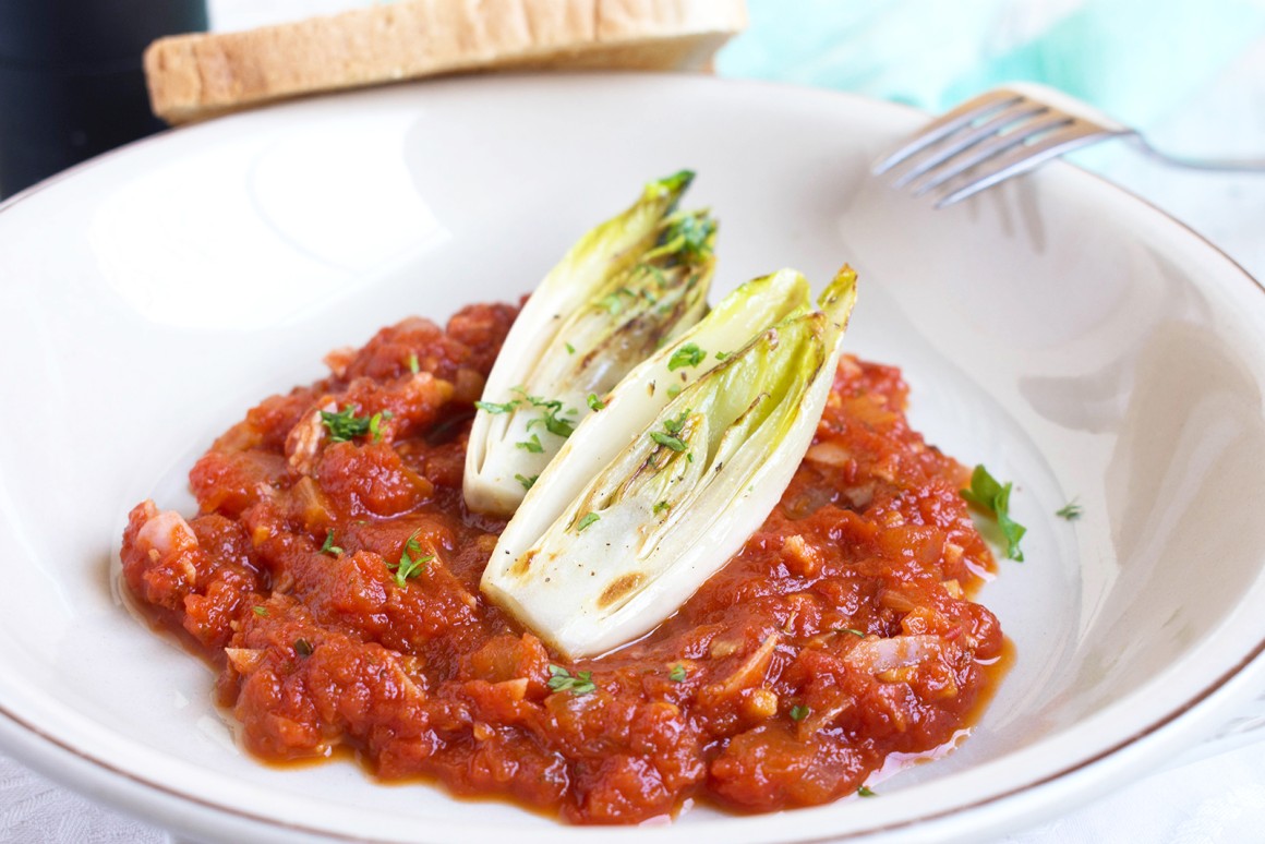 Chicorèe auf Orangen-Tomatensauce