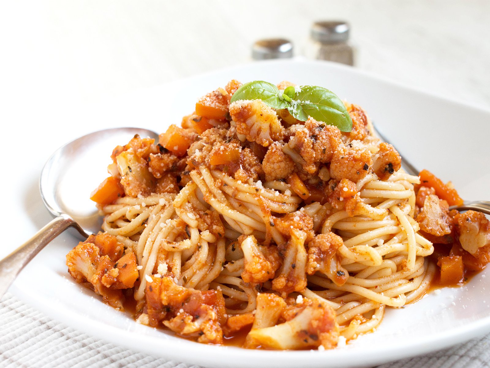 Pasta mit Blumenkohl-Bolognese - Rezept