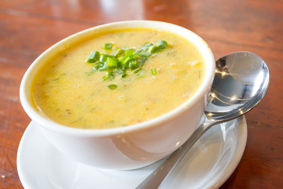 Mais-Kokos-Suppe mit Limette