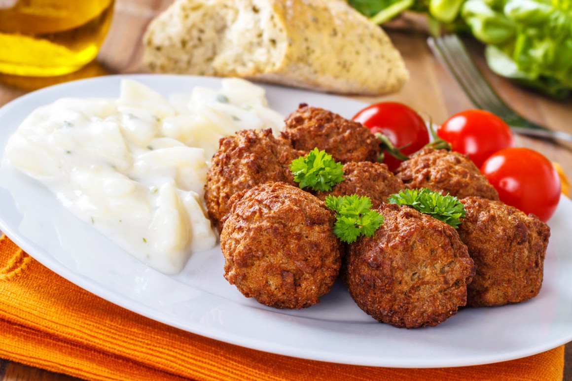 Kartoffelsalat mit Frikadellen