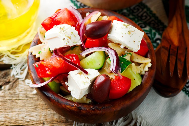 Griechischer Nudelsalat