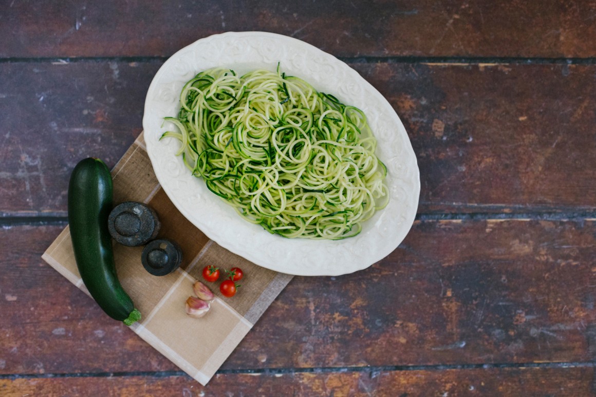 Zucchininudeln mit Dressing