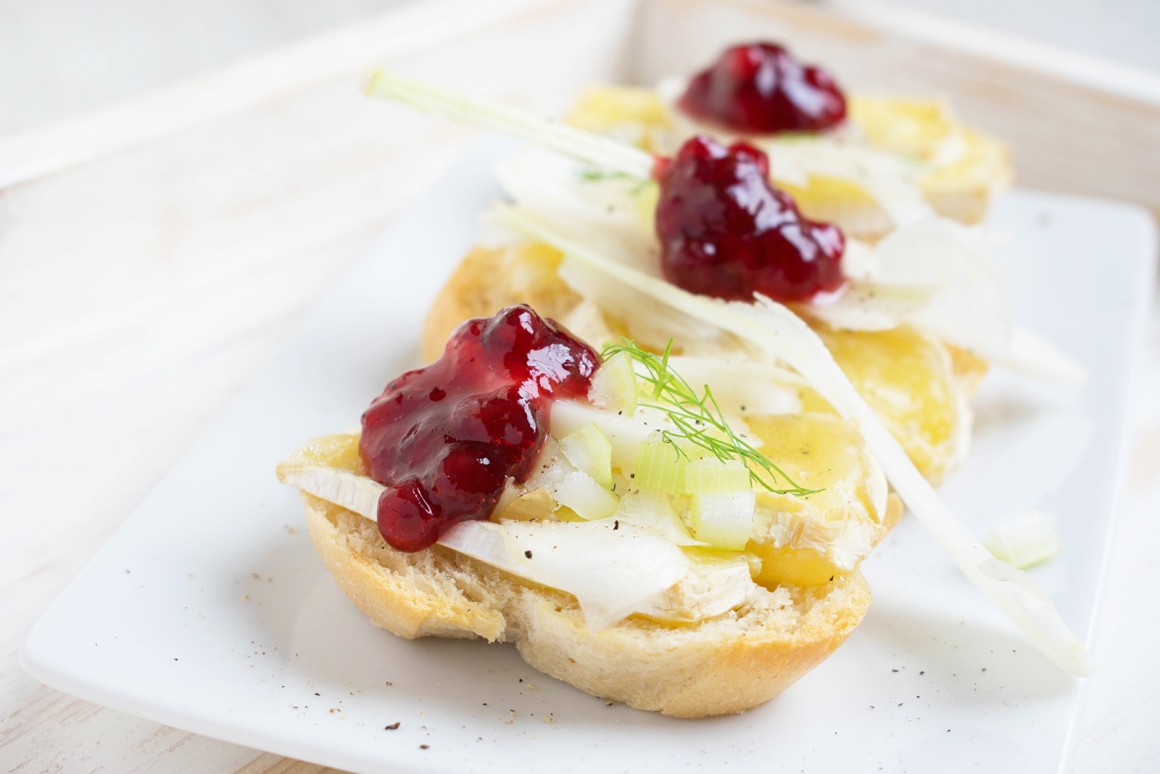 Camembert-Baguette mit Fenchel