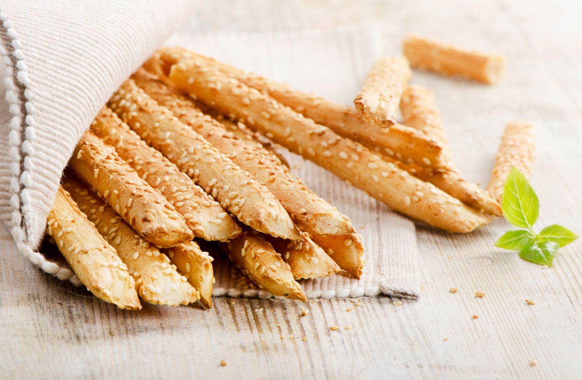 Knusprige Sesam-Dinkel-Grissini