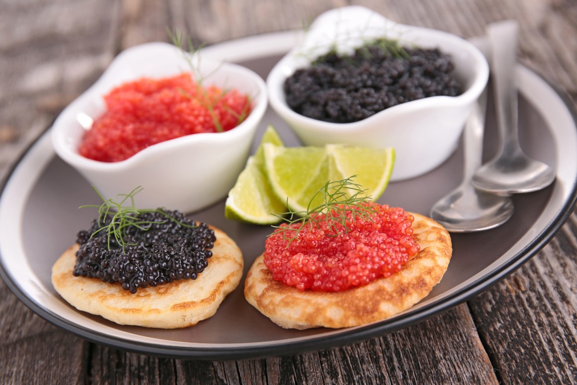 Russische Blinis mit Kaviar