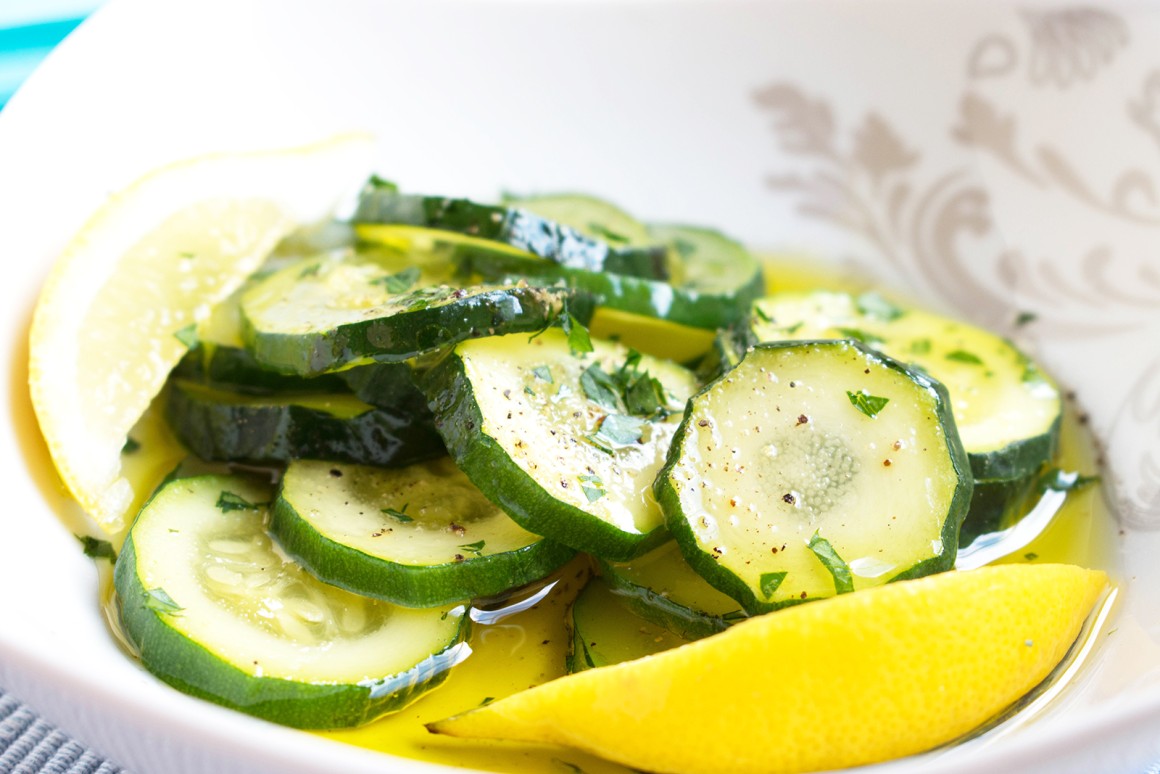 Zucchini in Zitronenöl - Rezept