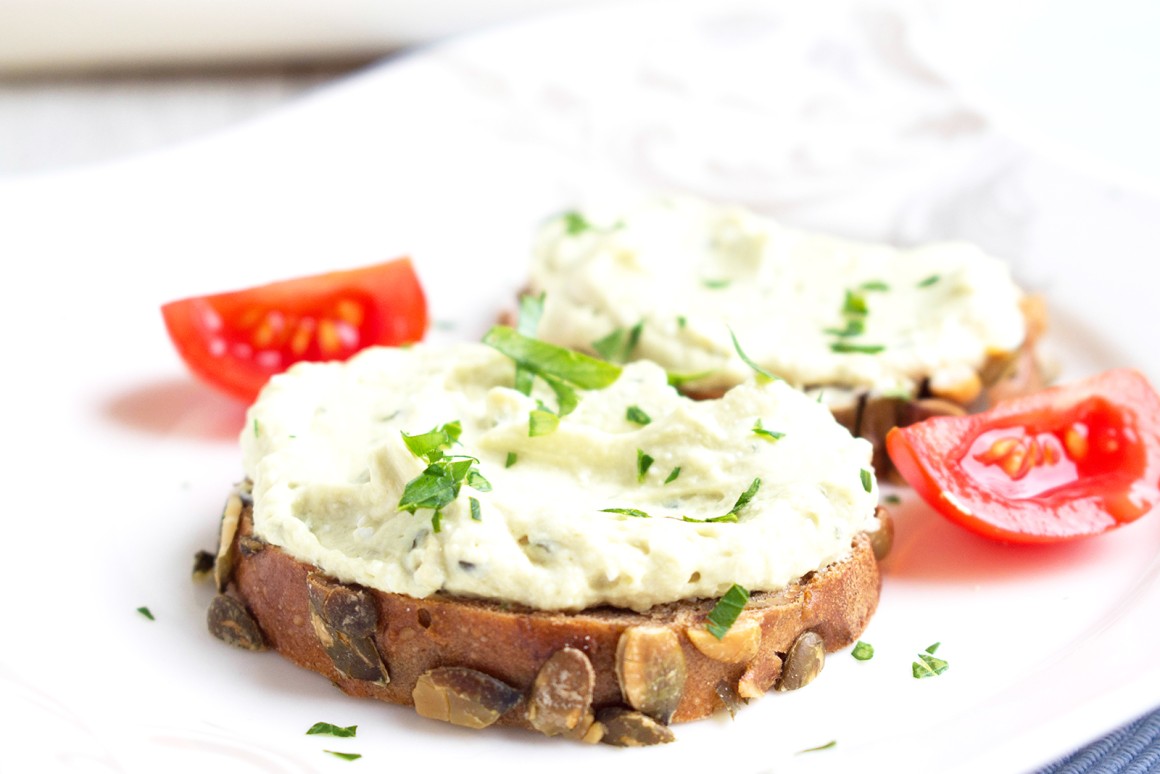 Veganer Kräuter-Frischkäse