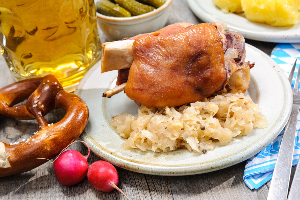 Eisbein mit Sauerkraut