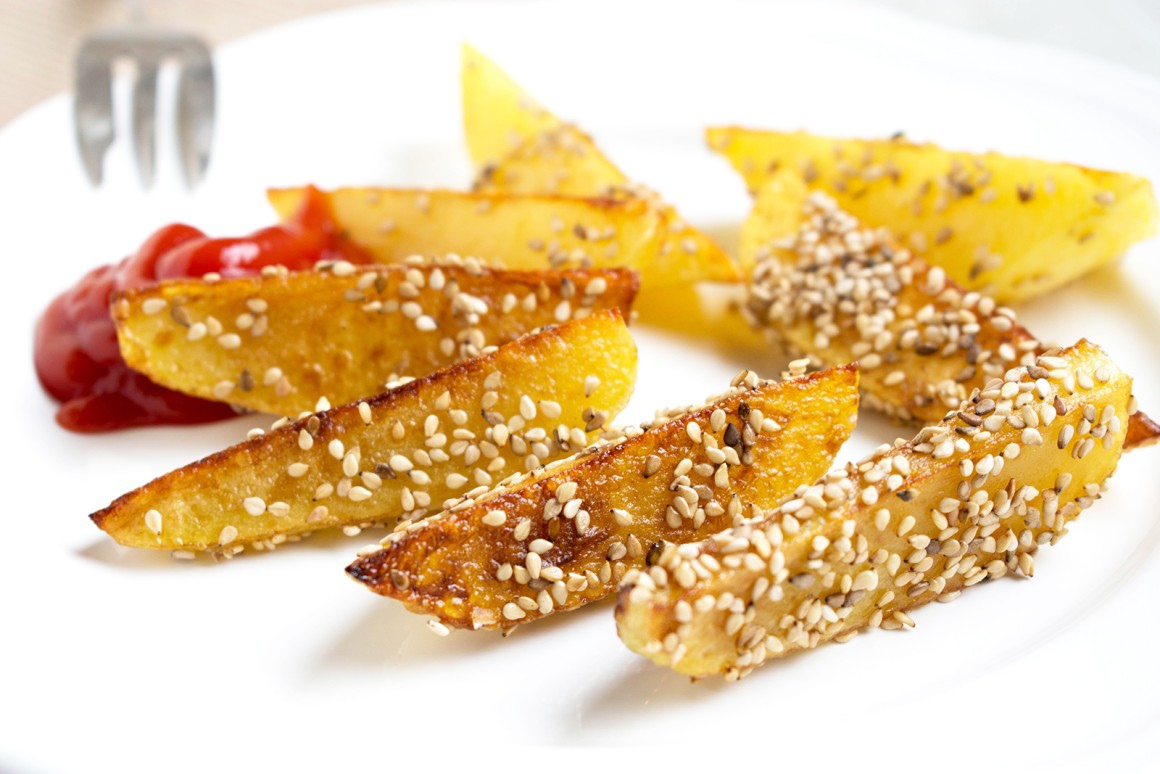Kartoffel-Wedges mit Sesam