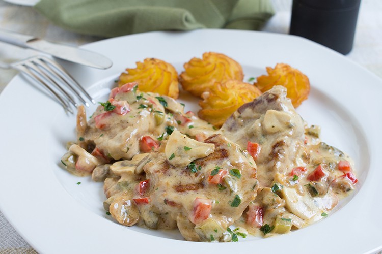 Gebratene Schweinemedaillons in feiner Sauce