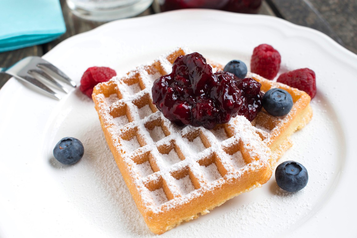 Buttermilch-Waffeln mit Beerengrütze - Rezept