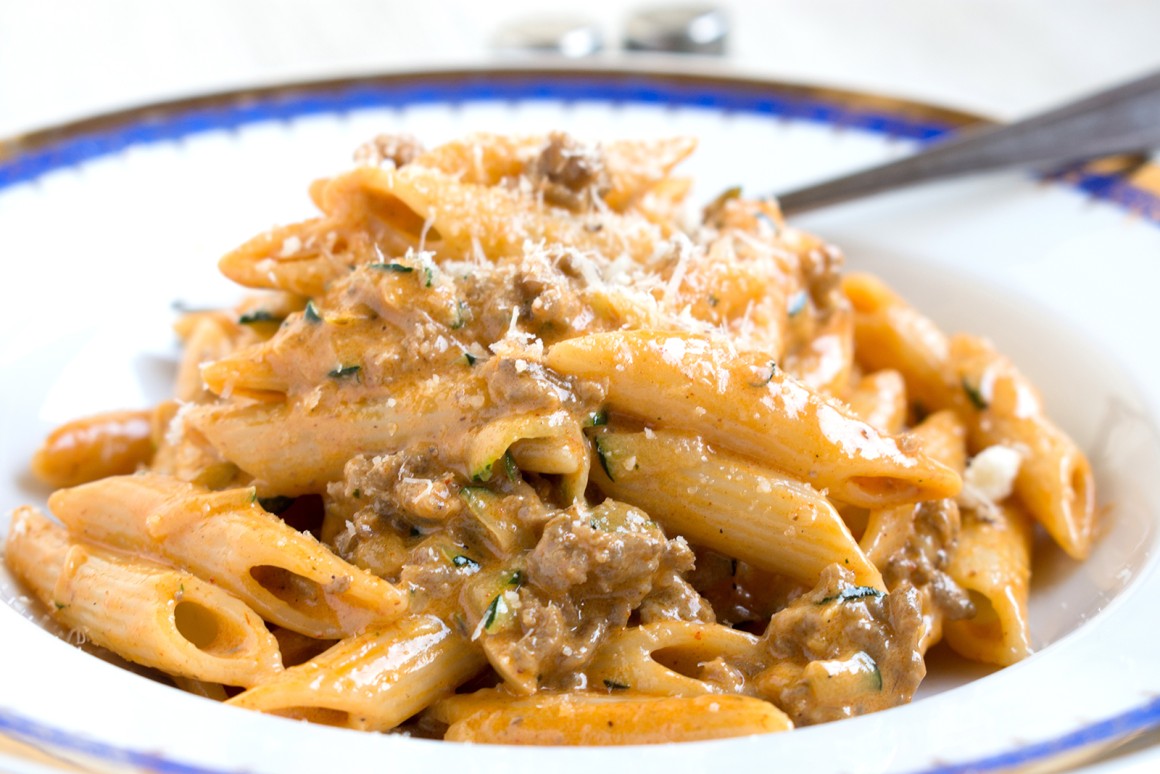 Penne mit Zucchini-Hackfleisch-Sauce