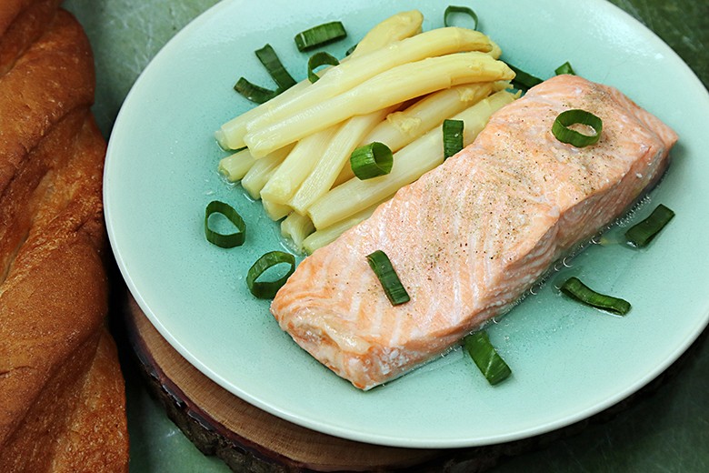 Spargel mit Lachsfilet aus dem Dampfgarer