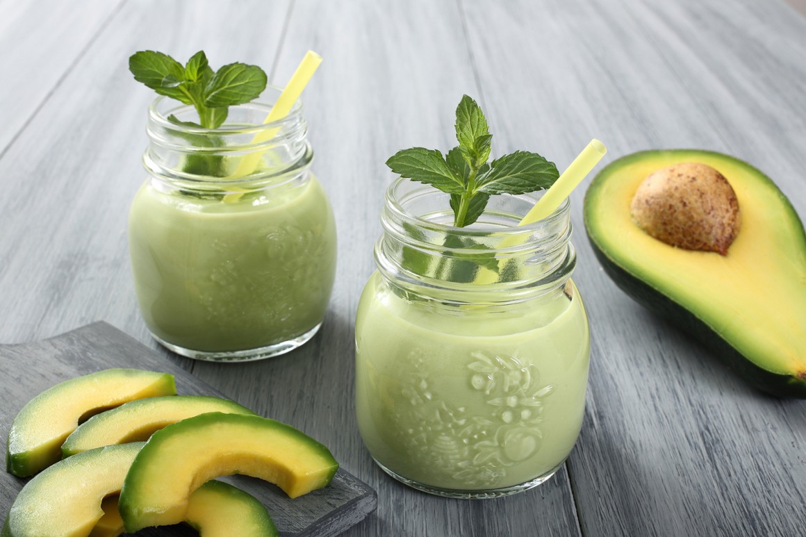 Grüner Smoothie mit Avocado