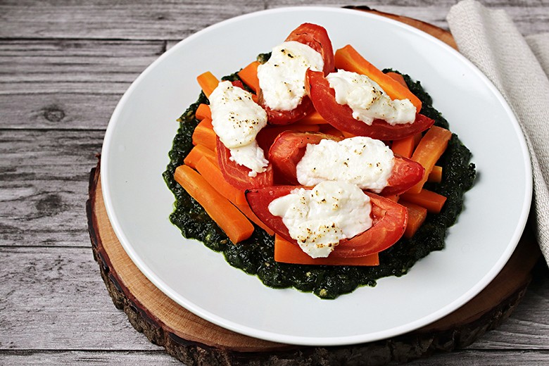 Gedämpfte Möhren mit Pesto und Ziegenkäse