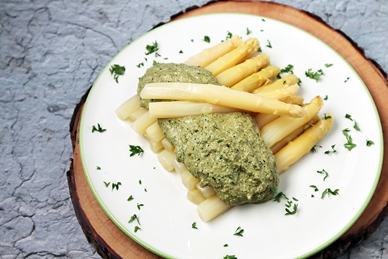 Spargel aus dem Dampfgarer mit Bärlauchpesto