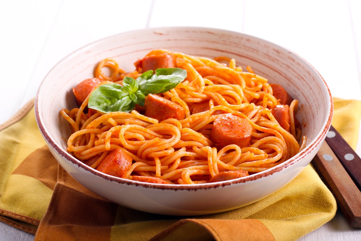Spaghetti mit Würstchen