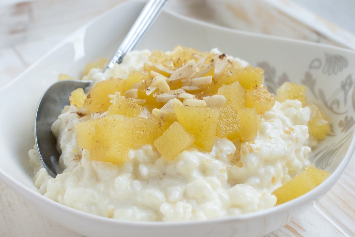 Fruchtiger Vanille-Milchreis mit Apfel