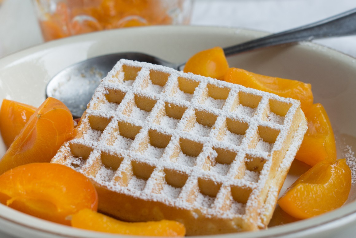 Waffeln mit fruchtigem Kompott - Rezept