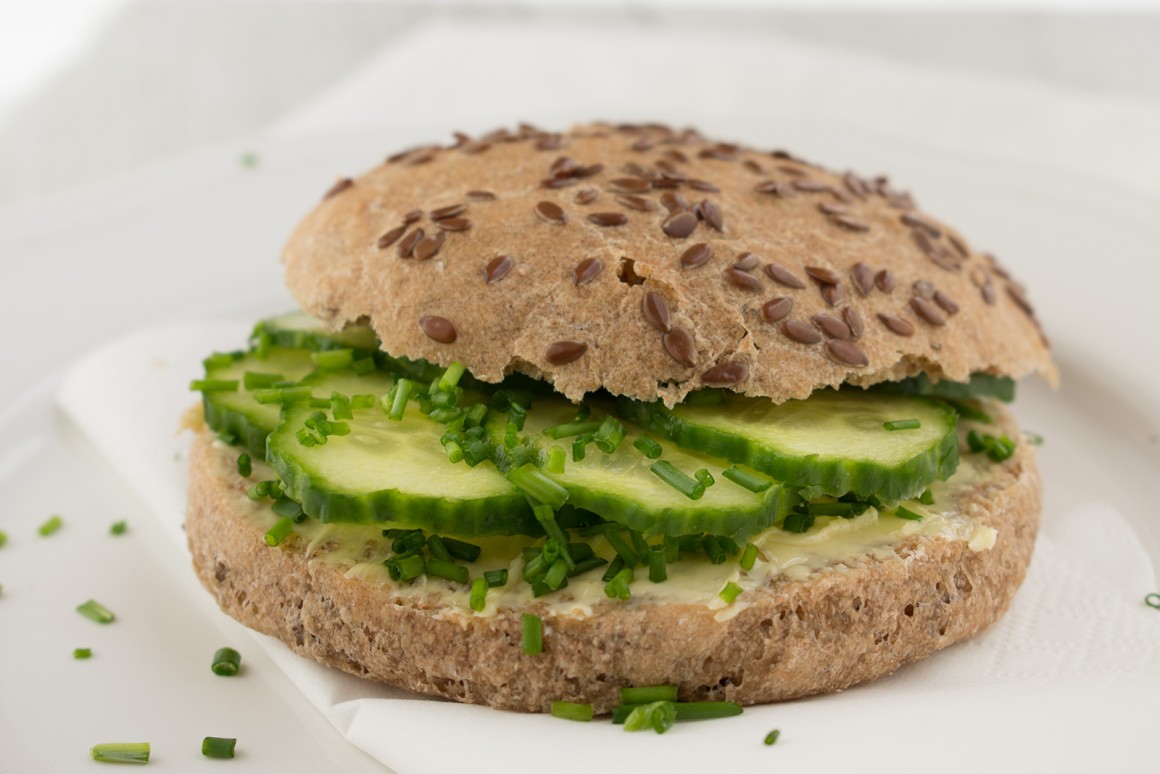 Gurkenbrötchen mit Schnittlauch