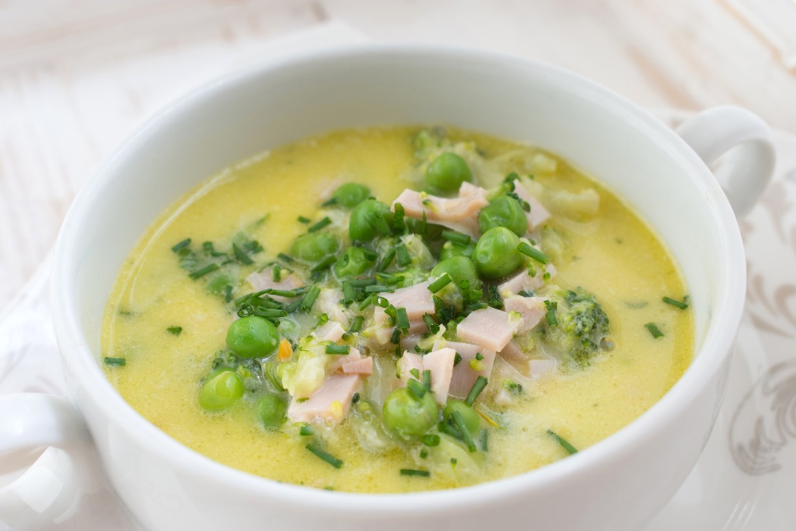 Brokkoli-Erbsen-Suppe mit Schinken