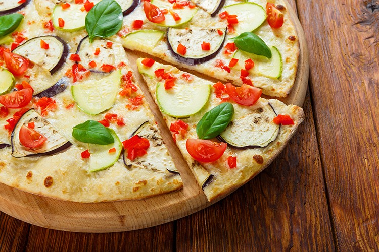 Veggiepizza mit Zucchini