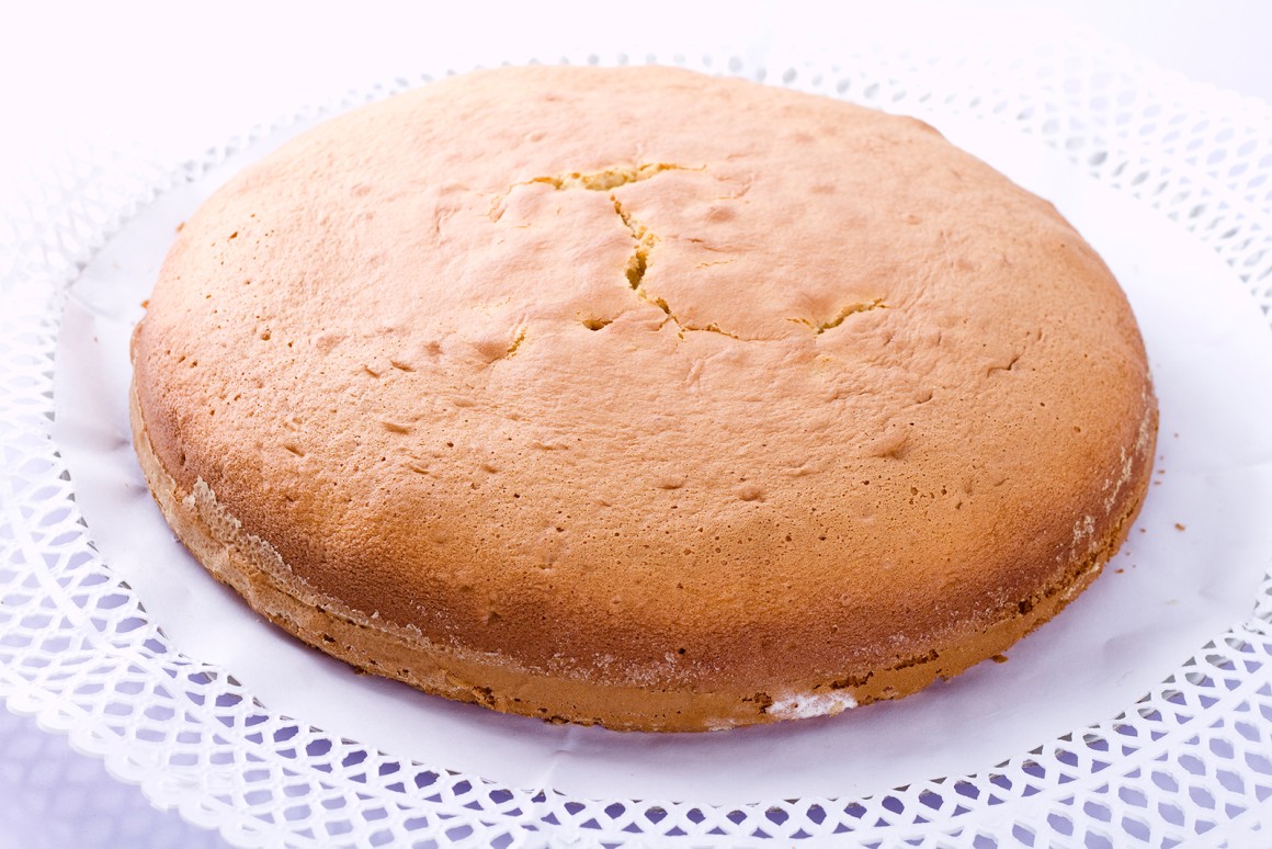 Bisquitboden mit Haselnüssen