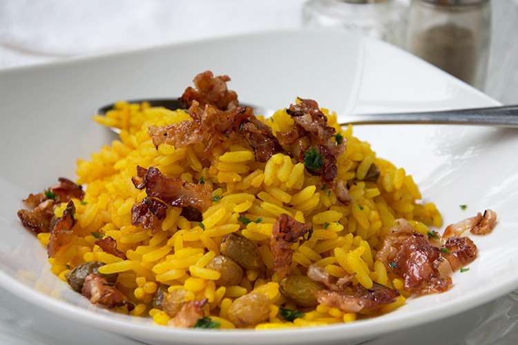 Bacon mit Curryreis