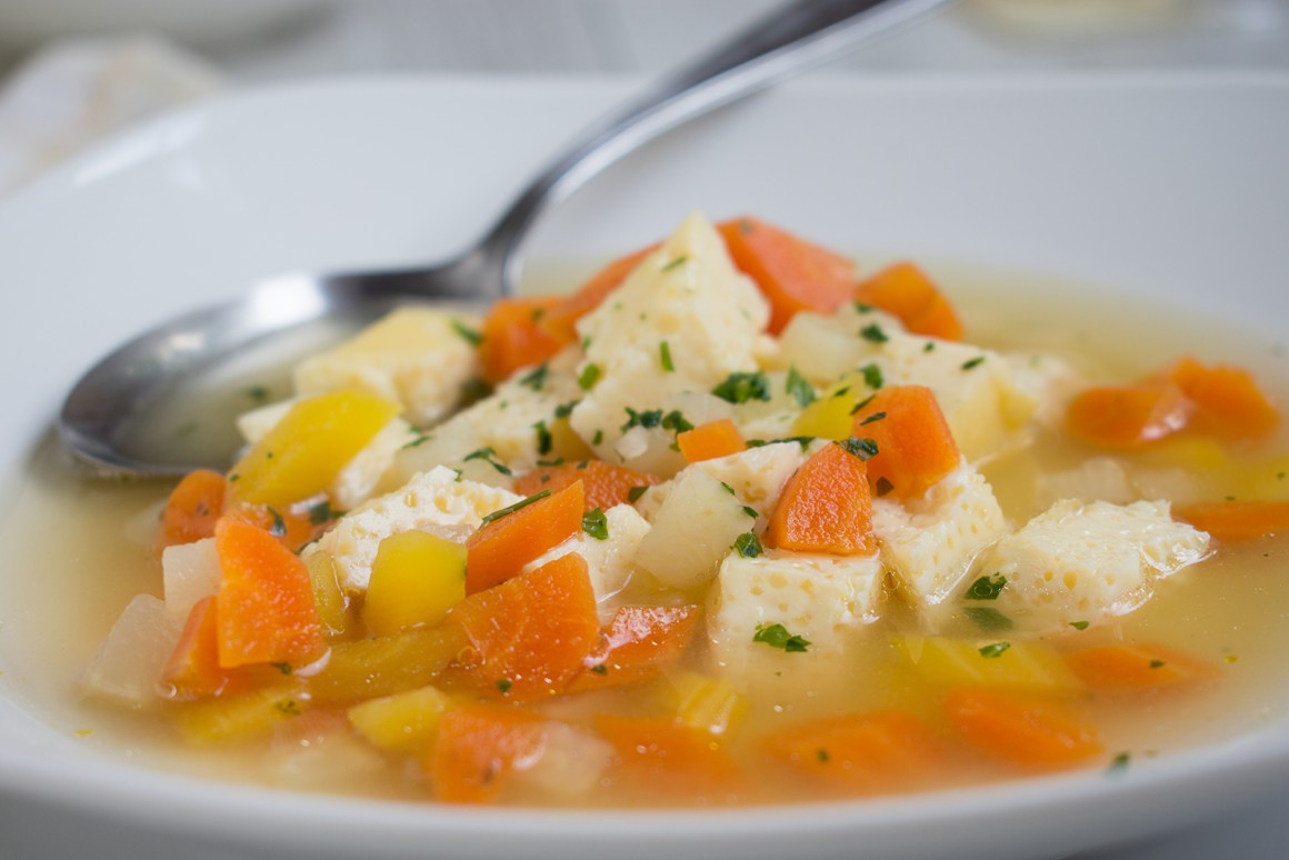 Gemüsebrühe mit Eierstich - Rezept