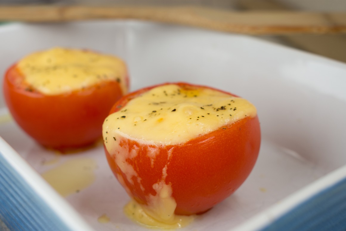 Tomaten mit Käsehaube - Rezept