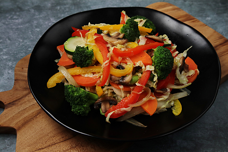 Gemüsewok mit Champignons