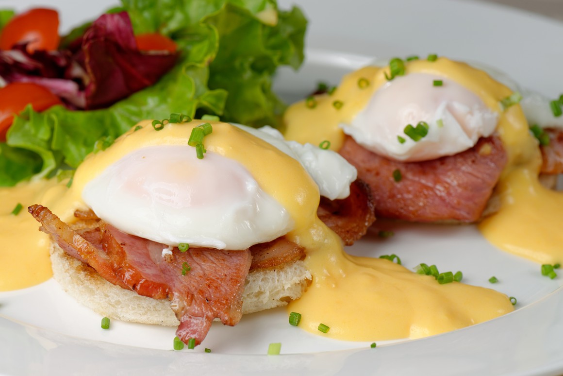 Pochierte Eier Benedict