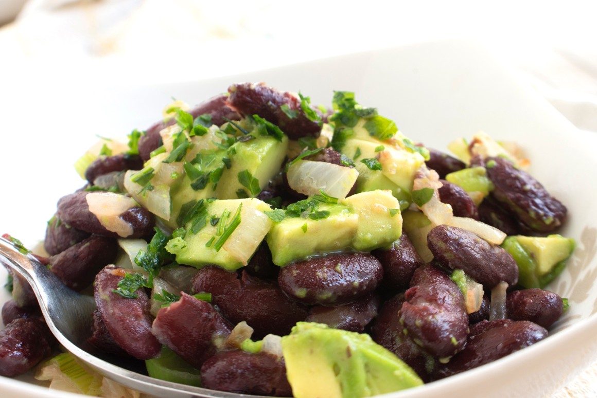Kidneybohnengemüse mit Avocado