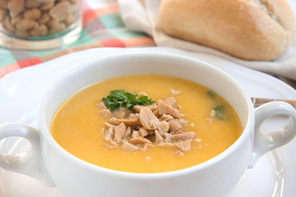 Kartoffelsuppe mit Erdnüssen