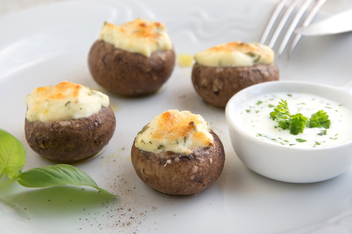 Überbackene Champignons mit Knoblauch-Dip - Rezept