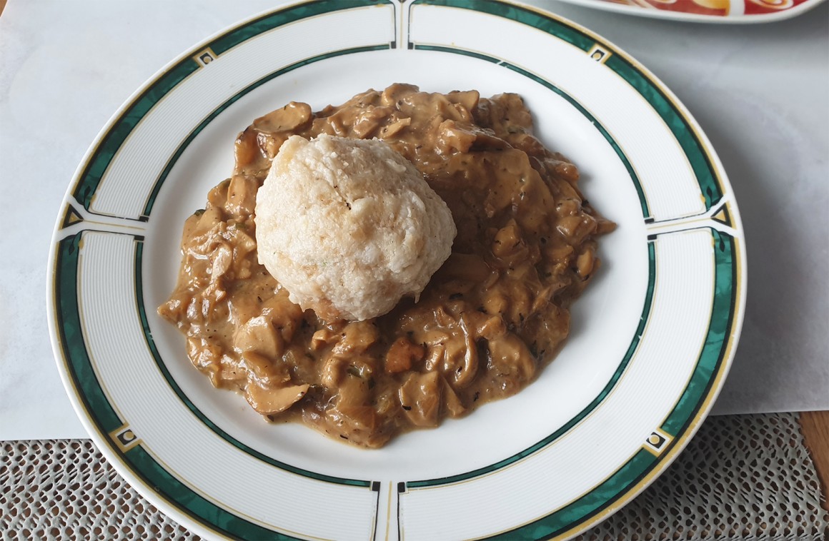 Semmelknödel mit Pilzsoße