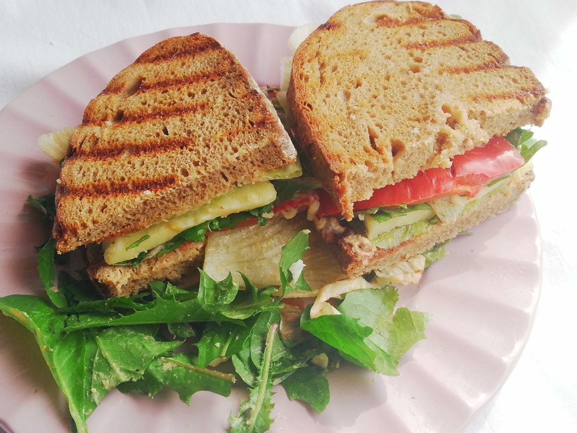 Sandwich mit Limburger und Paprika