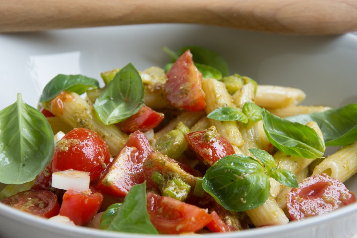 Mediterraner Nudelsalat