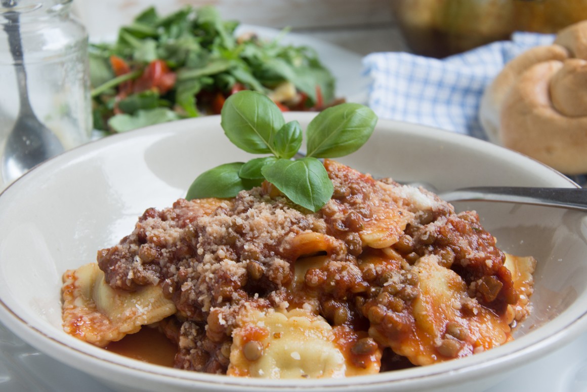Ravioli mit braunen Linsen