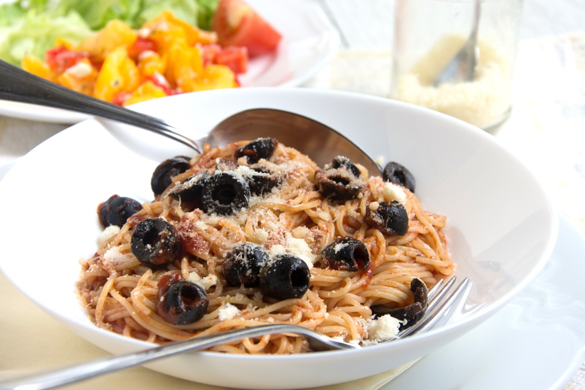Spaghetti mit Puttanesca-Sauce