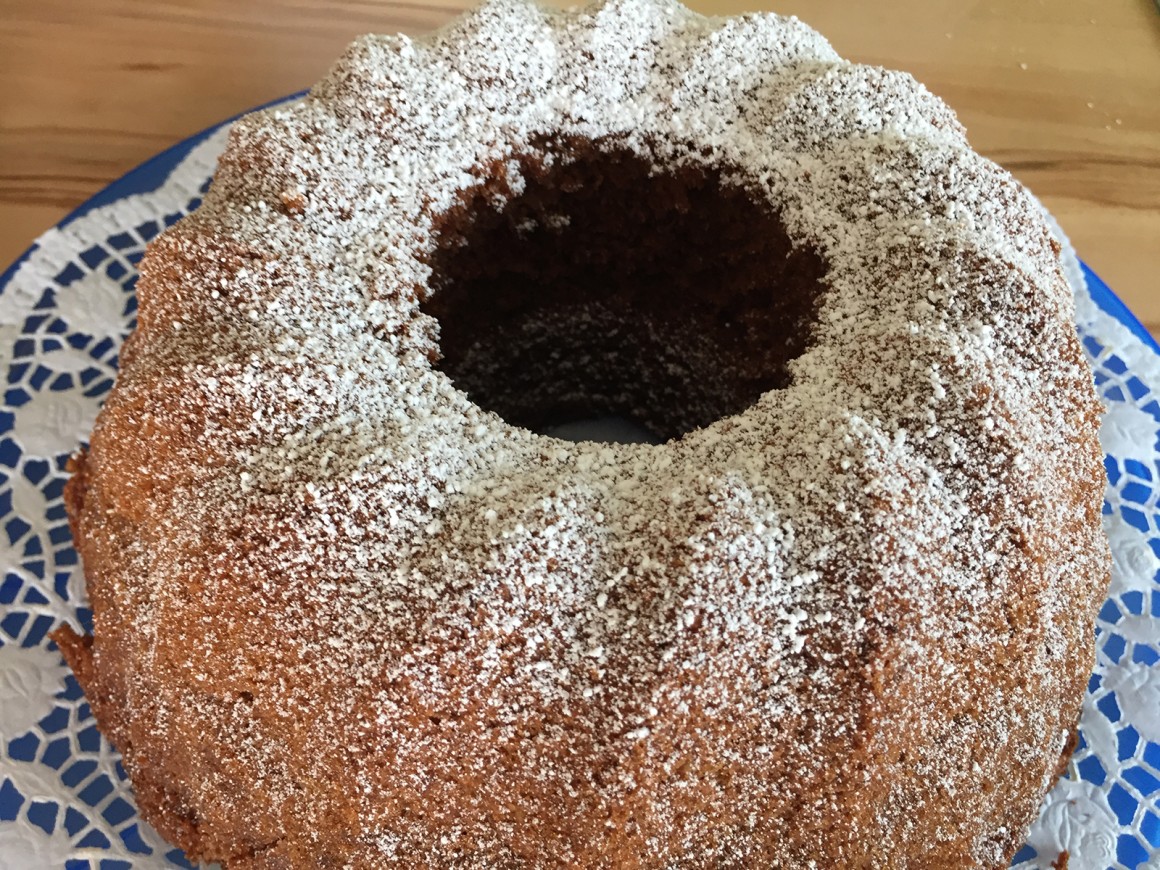 Kuchen mit Haselnüssen und Nuss-Nougat-Creme