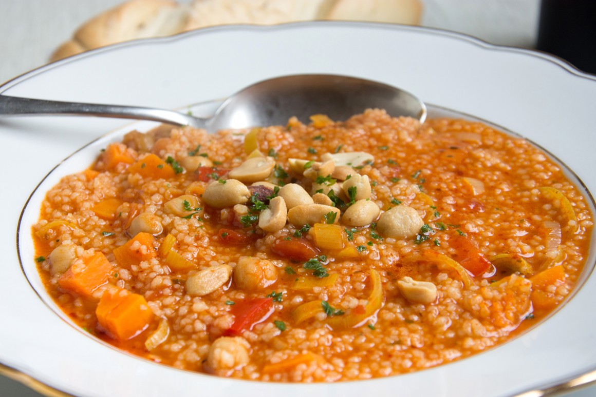 Eintopf mit Couscous und Erdnüssen