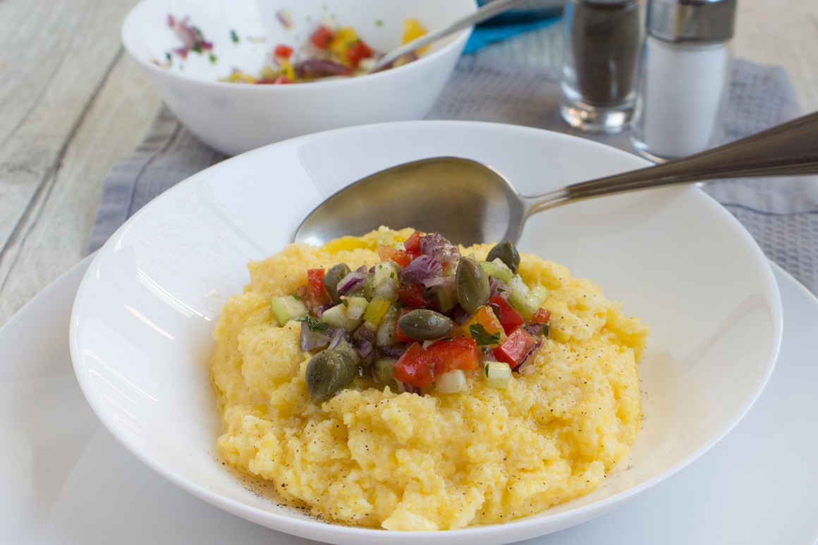 Polenta mit kalter Gemüsesauce