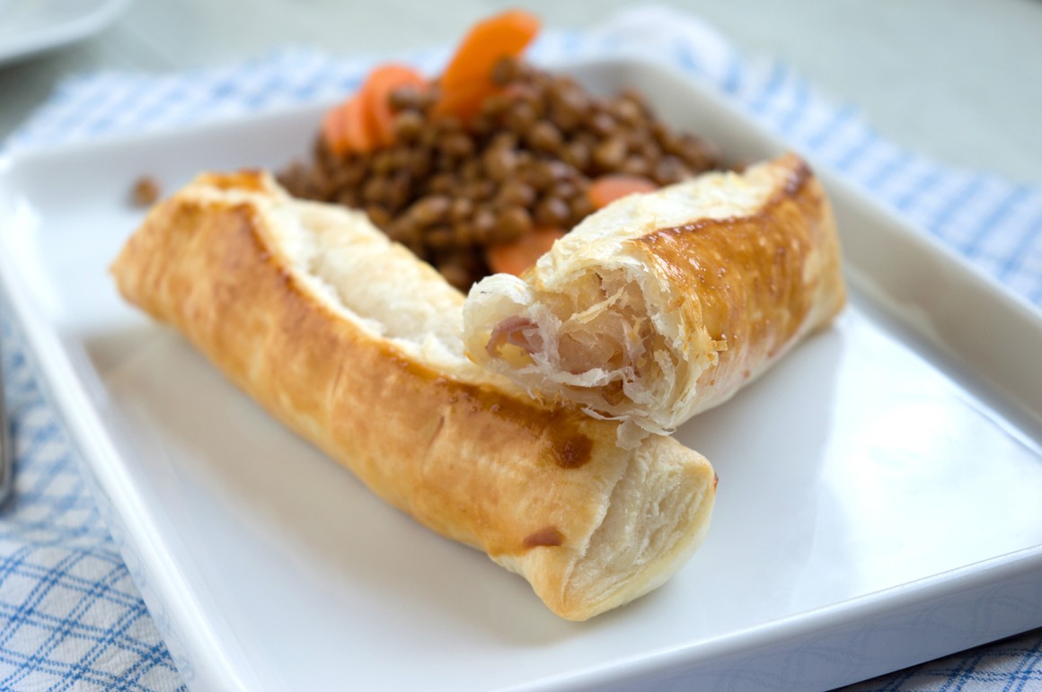 Blätterteigrollen mit Schinken-Käse-Füllung